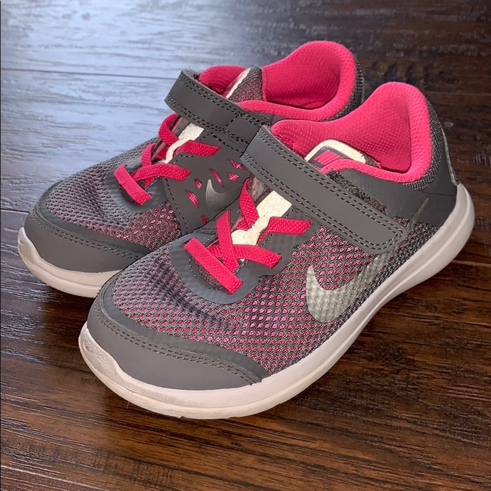 NIKE SNEAKERS